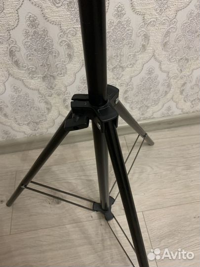 Штатив для фотоаппарата