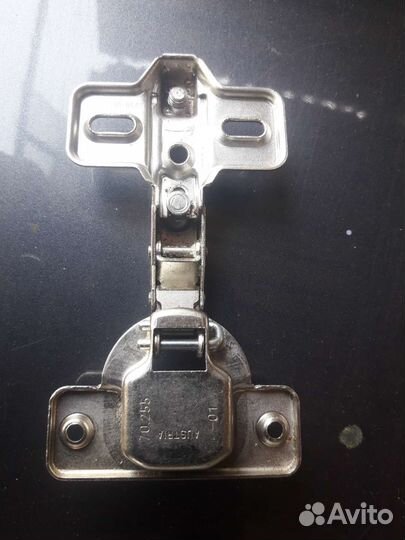 Петля мебельная с доводчиком blum