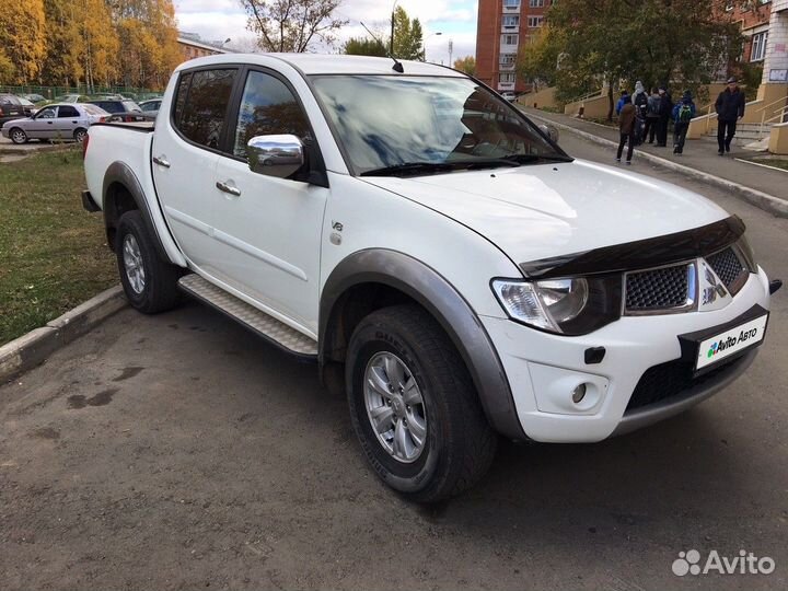 Mitsubishi L200 2.5 AT, 2011, 290 000 км