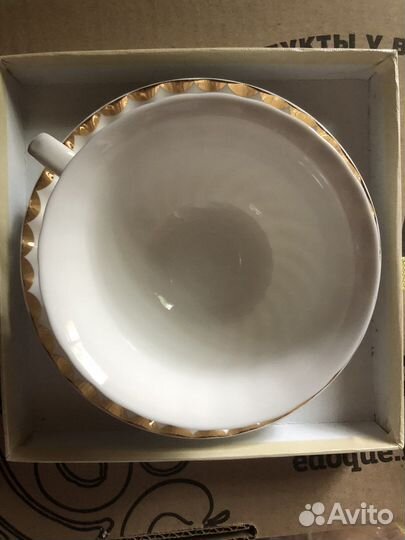 Фарфоровая чашка с блюдцем