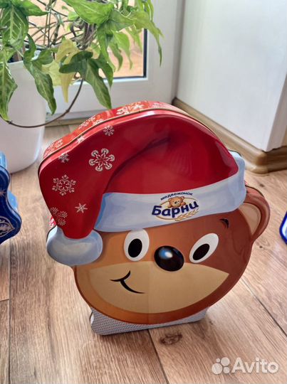 Жестяные банки для сладких подарков