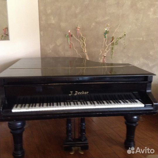 Продаю Рояль J Becker