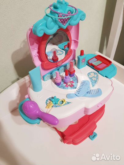 Детская косметика в чемодане