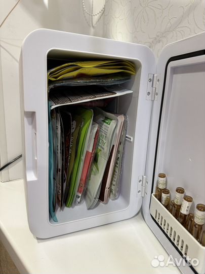 Мини холодильник для масочек и косметики