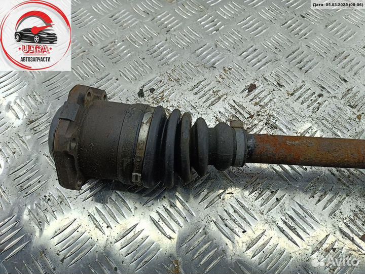 Полуось передняя левая б/у Volkswagen Golf-4