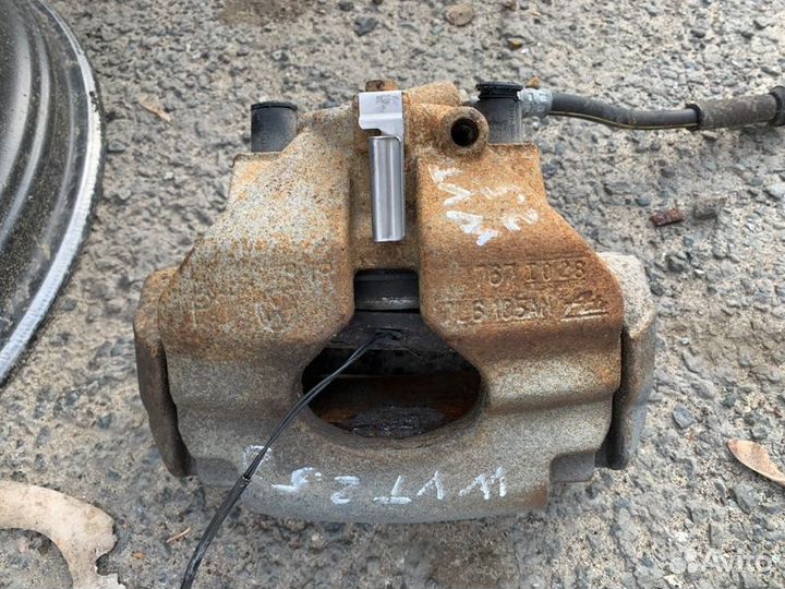 Суппорт тормозной передний правый Volkswagen