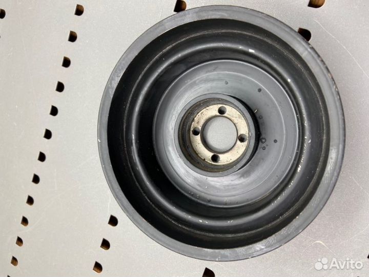 Шкив помпы Mercedes-Benz S124 M102.963 1992