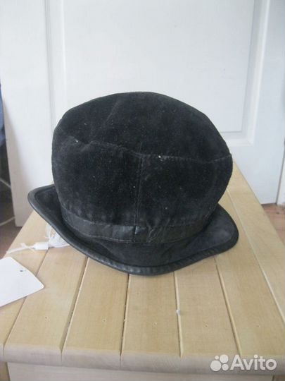 Шапка замша черная 56см на подкладке с ушками