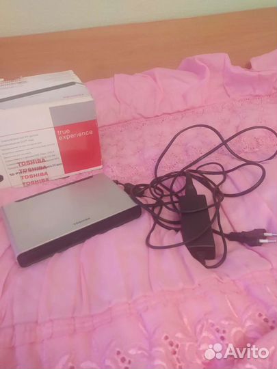 Изломанный портативный проигрыватель DVD дисков