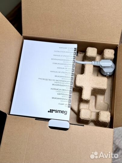 Чайник Smeg KLF03creu (бежевый)