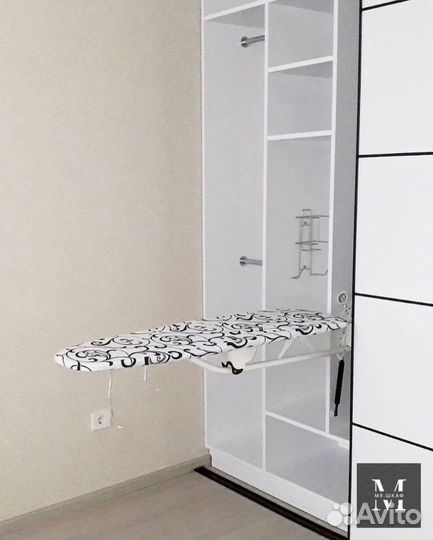 Книжный шкаф