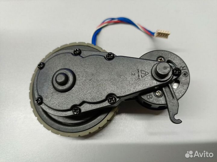 Колесо для робота-пылесоса (правое) Ecovacs Deebot