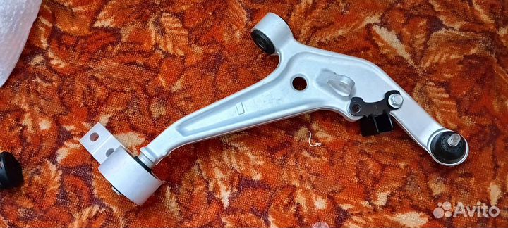 Рычаг подвески передний правый нижний NissanXTrail