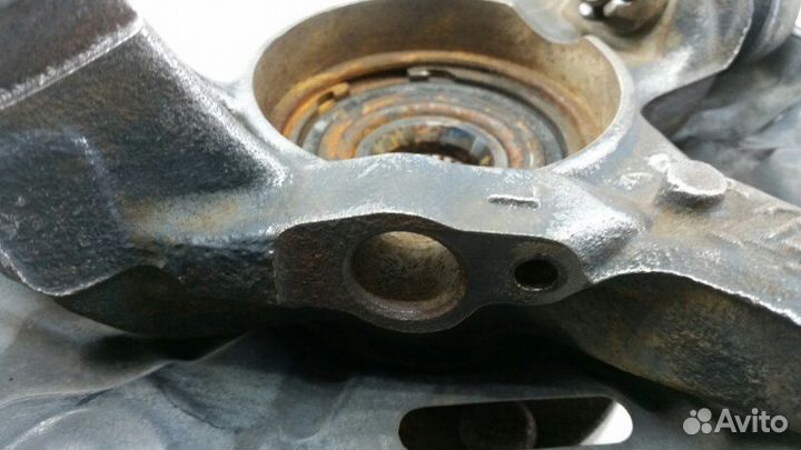 Ступица передняя левая Toyota Avensis AZT250 2005