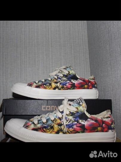 Женские кеды Converse в цветочном дизайне