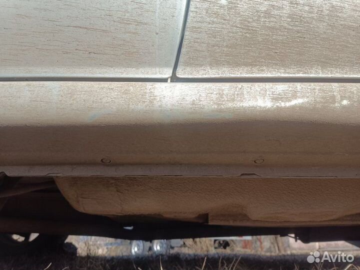 Центральная стойка кузова правая Nissan Almera