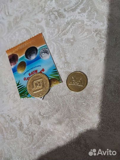 Золотая монета магнит с кодом