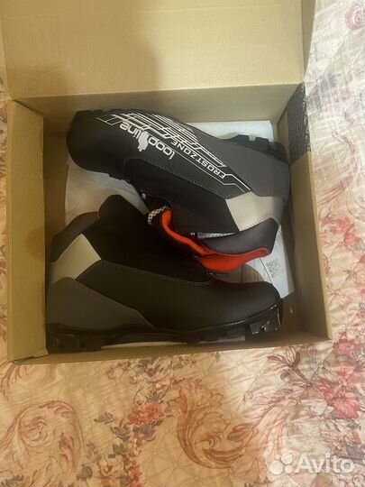 Лыжные ботинки