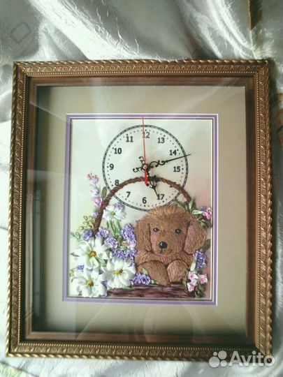 Настенные часы, вышитые лентами