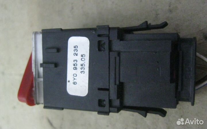 Кнопка аварийной сигнализации VW T5