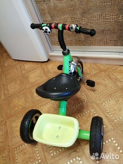 Трехколесный велосипед для малышей