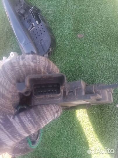 Замок задней правой двери Renault Fluence