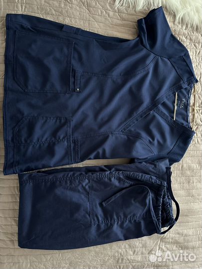 Медицинские костюмы почти новые