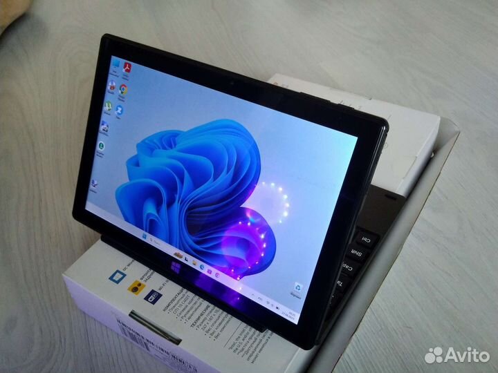 Ноутбук-планшет с клавиатурой на Windows 10