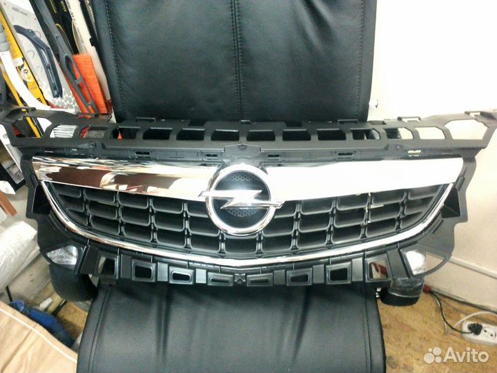 Решетка радиатора Opel Astra J 2012-2015