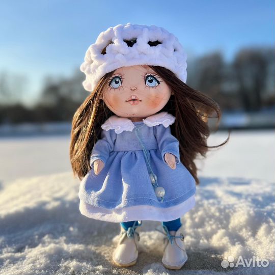Кукла ручной работы с одеждой