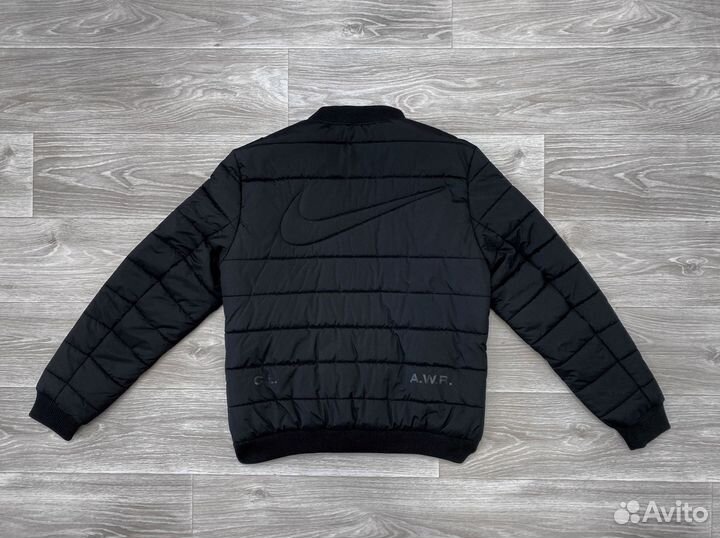 Бомбер Nike