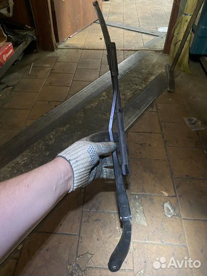 Поводок стеклоочистителя LH Renault Logan 2015