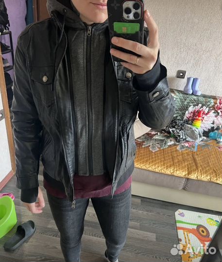 Мотоциклетная кожаная женская куртка