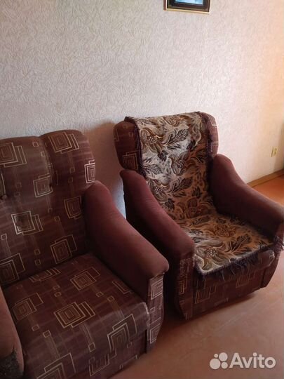 Шкафы, стол, кресла