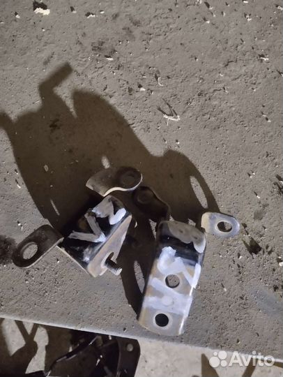 Петля двери задняя левая geely мк cross