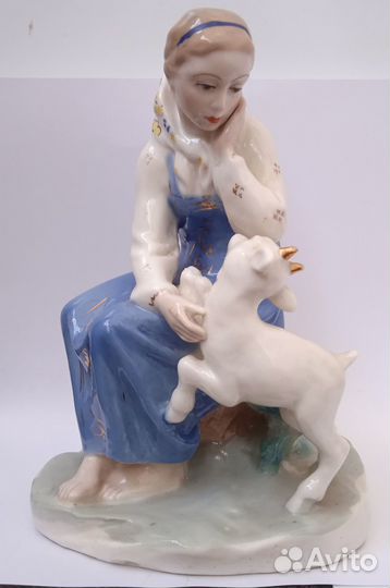 Статуэтка Лзфи Алёнушка с козленком СССР