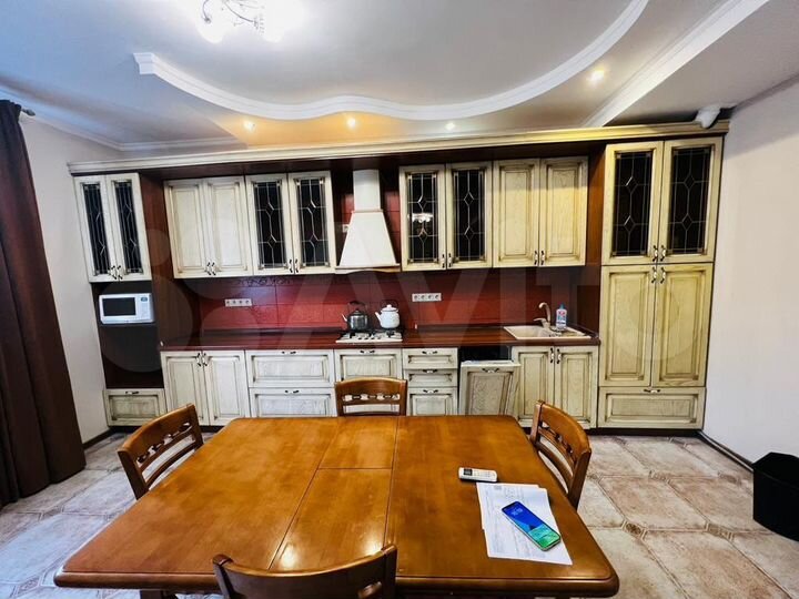 3-к. квартира, 115 м², 3/9 эт.