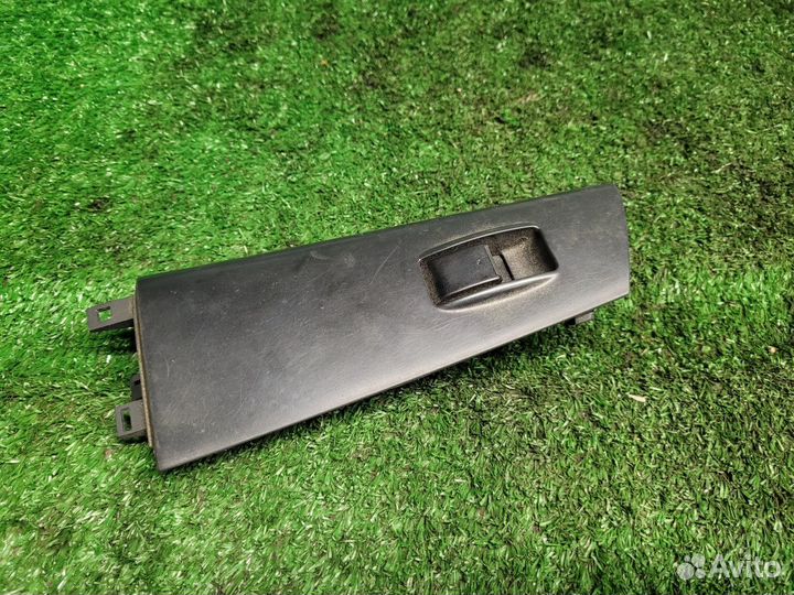 Кнопка стеклоподъёмника на Corolla E120