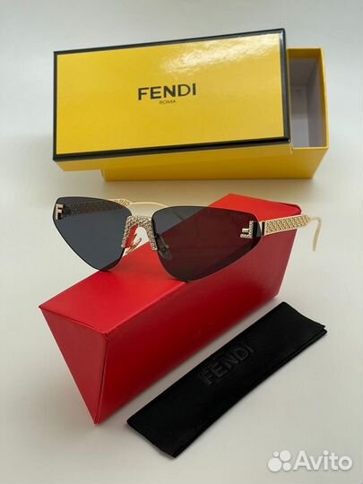 Солнцезащитные очки Fendi