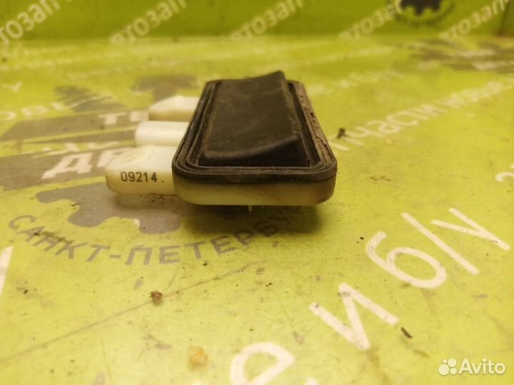 Кнопка открывания багажника Mercedes-Benz W203