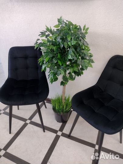 Искусственное дерево в горшке