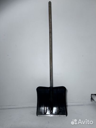 Лопата для уборки снега