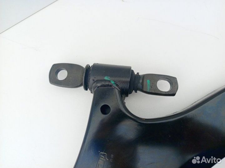 Рычаг подвески нижний передний правый Toyota Rav4