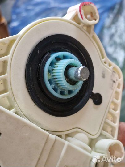 Моторчик стеклоподъемника левый 8K0959801