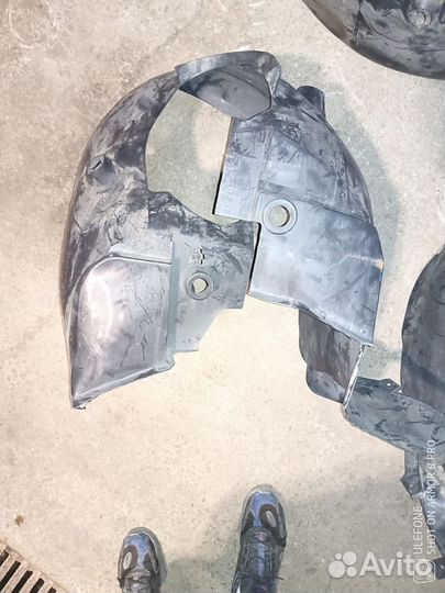 Подкрылок передний на