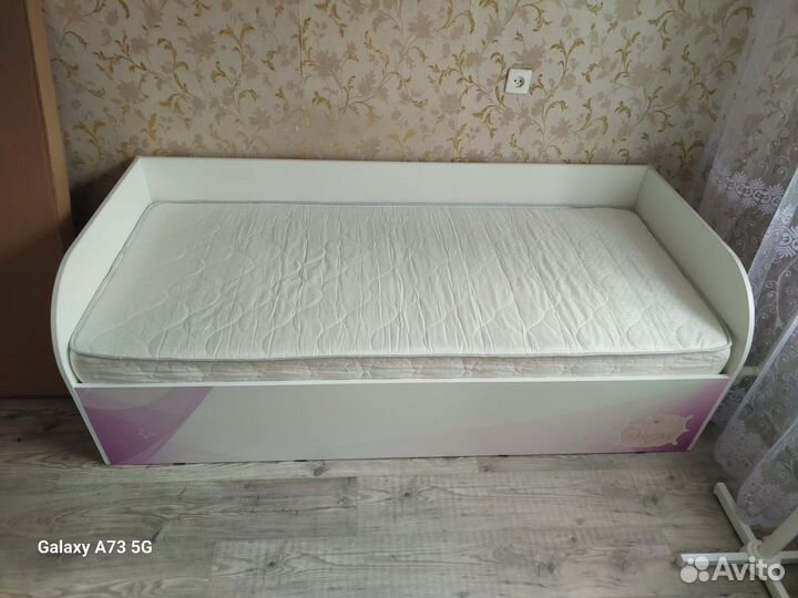 Кровать подростковая новая,матрас новый