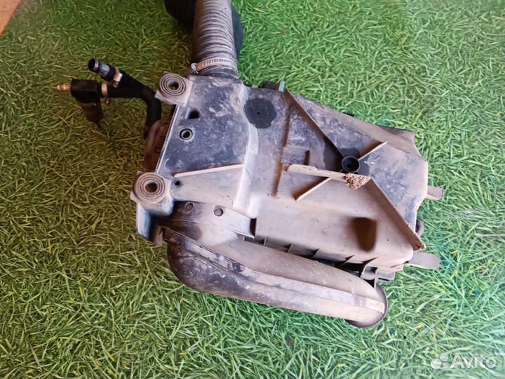 Корпус воздушного фильтра Фольксваген пассат B4