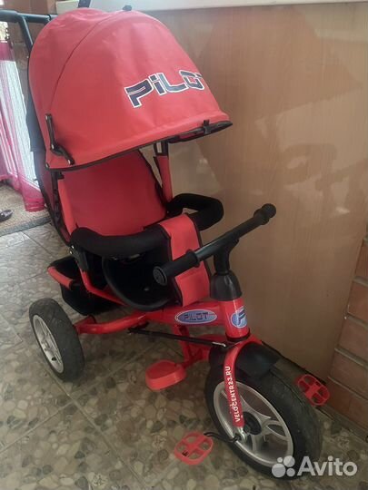 Трехколесный велосипед с ручкой