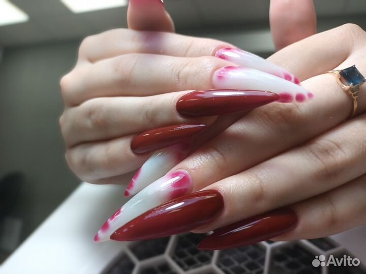 Модель на маникюр