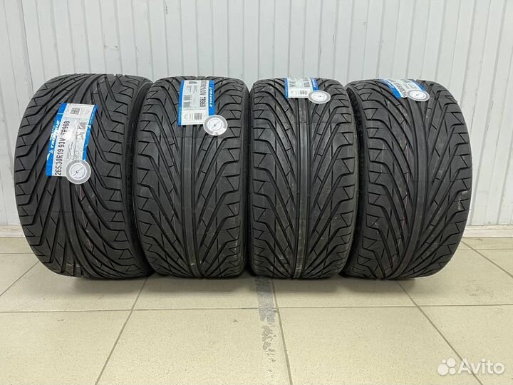 Triangle TR968 215/55 R17 98V